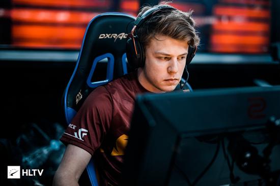 NAVI, Vitality , Mouz , 和 Spirit 收到 BLAST Open Fall 2025 的邀请