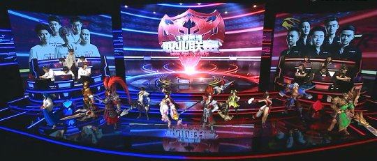 在你头上扣篮！ JackeyLove 的女警在团战中被 Tarzan 的潘森击杀， Anyone's Legend 取得了赛点