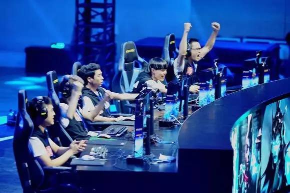 T1零封RNG，T1赛后采访表示重点警惕JDG上野